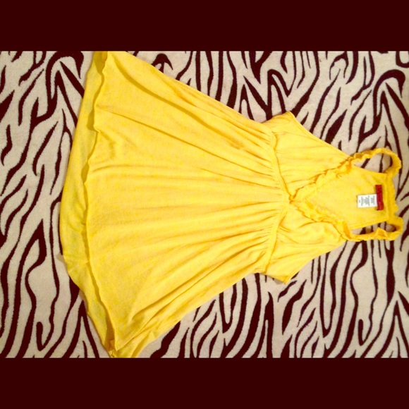Soft yellow tank style shirt, vintage style