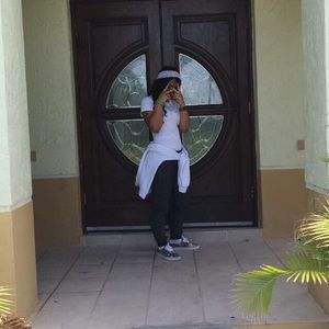 Meet your Posher, Amaya