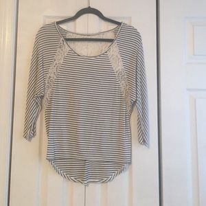 Quarter sleeve shirt