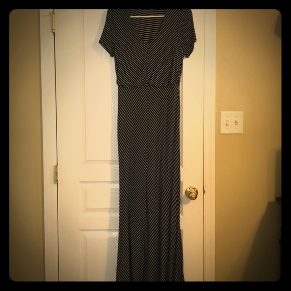 Black and white short sleeve maxi dress