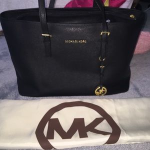 100% authentic Michael Kors Multifunction tote