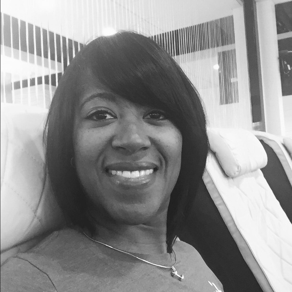 Meet your Posher, Heather - Picture 2 of 2