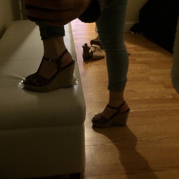 Open toed flowery high heel sandals