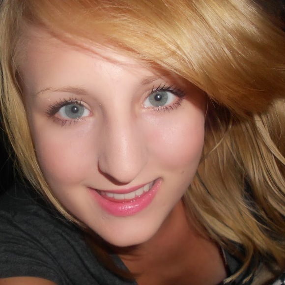 Meet your Posher, Julia - Picture 1 of 1