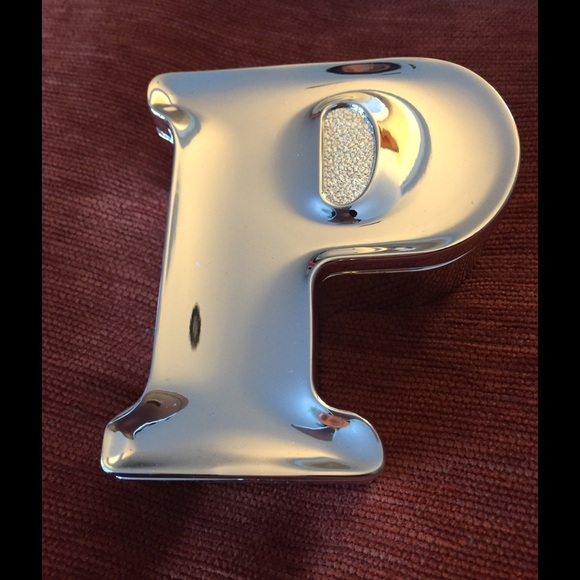 Silver jewelry keeper.  Letter 'P'.