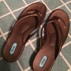Oakl sandals