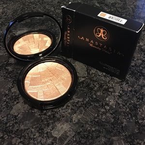 Anastasia Beverly Hills illuminator