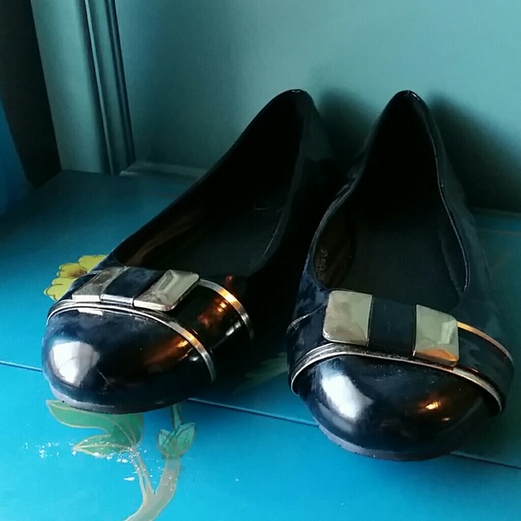 Black and gold flats