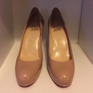CHRISTIAN LOUBOUTIN // CLASSIC NUDE PUMPS // SZ 8