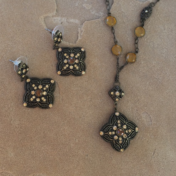 Jewelry Set - Picture 1 of 3