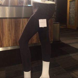 Beyond yoga classic black crop