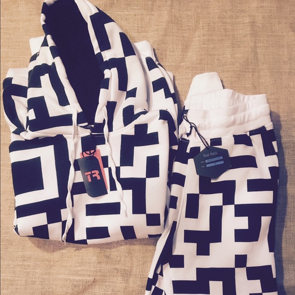 2-piece jumpsuit black and white w/ fleece lining