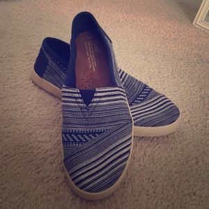 Adorable NWOT Toms slip ons