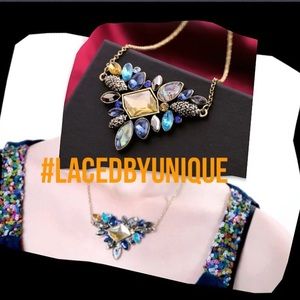 Woman's multicolored necklace