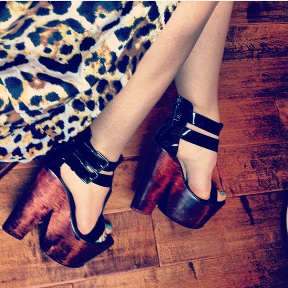 Giuseppe Zanotti Shoes - SALE😇Giuseppe "wood" /patent wedges