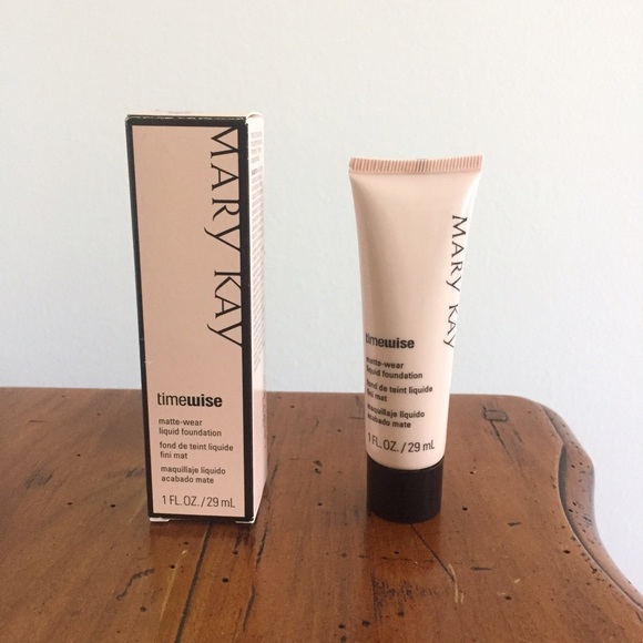 Mary Kay Matte-Wear Liquid Foundation (beige 1)