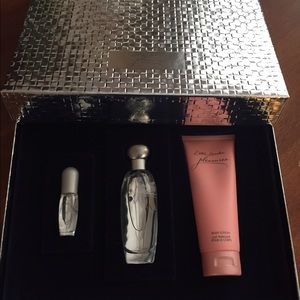 Estée Lauder Pleasure Gift Box Perfume & lotion