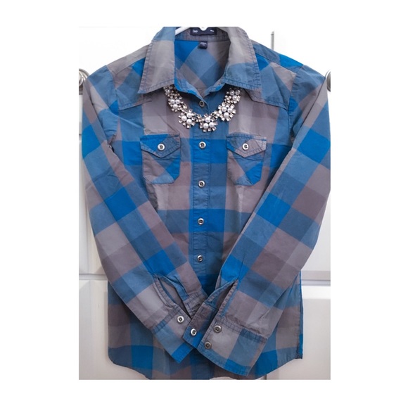 🚫SOLD🚫Gap Fitted Boyfriend Shirt - Picture 1 of 3