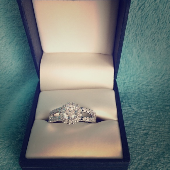 Two beautiful rings. - Picture 1 of 3