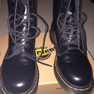 Women's 1460 Dr. Martens