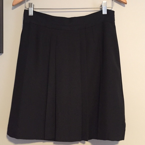 GAP - cute black pleated skirt