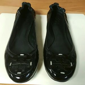 TORY BURCH  FLATS (BLACK PATENT )
