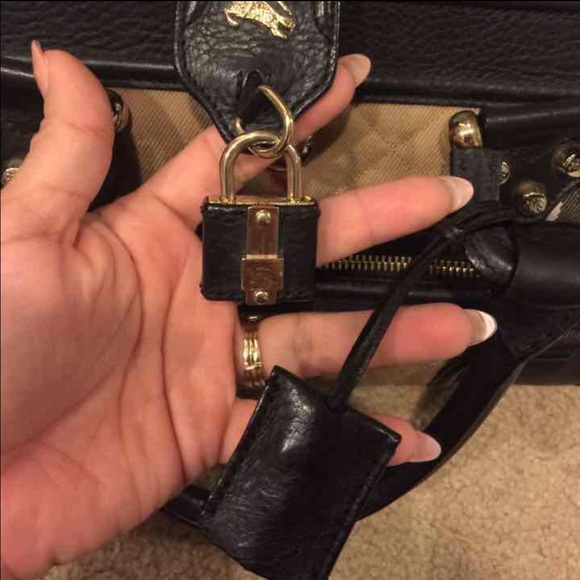 SOLD!!!🎉Burberry mini manor - Picture 4 of 4