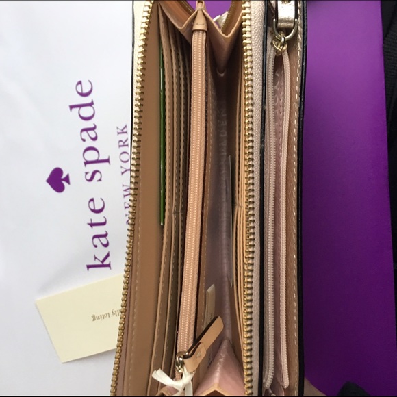 •SOLD• Nwt Kate spade wristlet - Picture 3 of 4