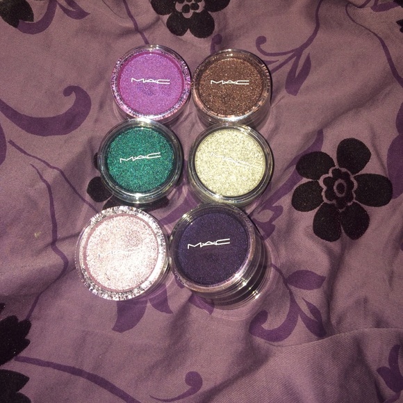 MAC crushes metallic pigment