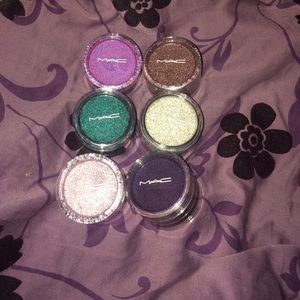 MAC crushes metallic pigment