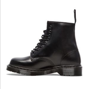 SOLD DR. MARTENS Women’s Pascal lace up Boots US 6