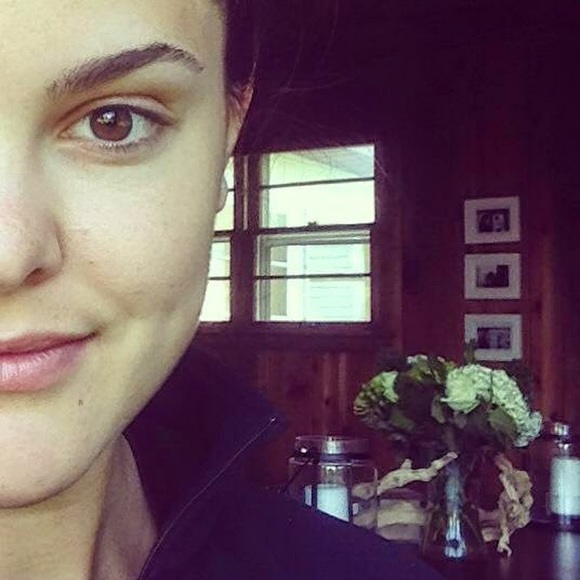 Meet your Posher, Caitlin
