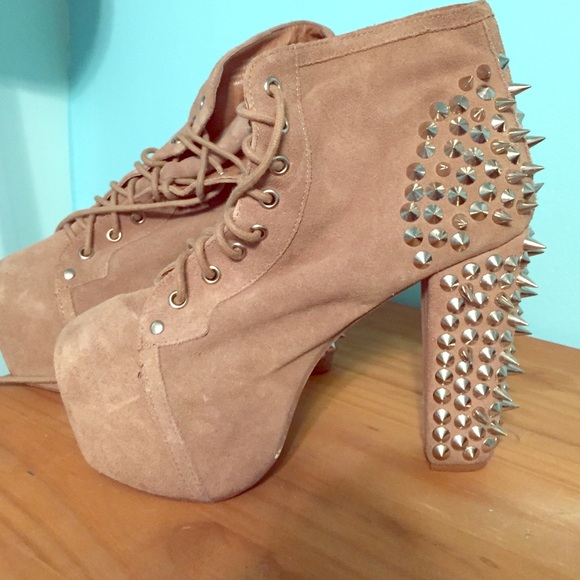 Jeffrey Campbell spiked Litas.