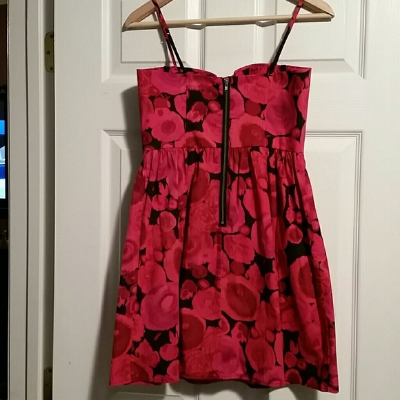 DONATED Floral Skater Dress w bra sz 2 - Picture 2 of 3