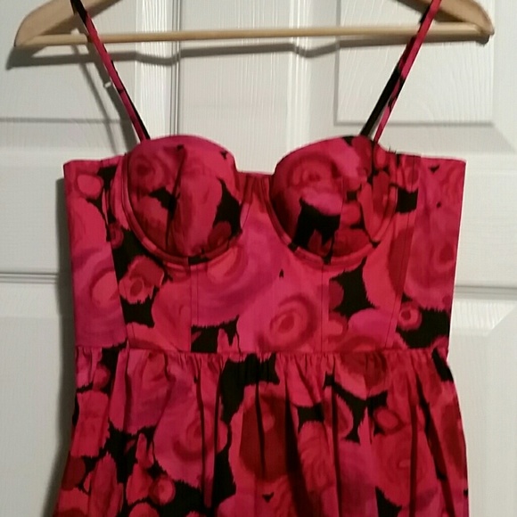 DONATED Floral Skater Dress w bra sz 2 - Picture 3 of 3