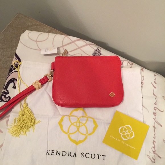 Kendra Scott Handbags - NWT Kendra Scott wristlet 💋
