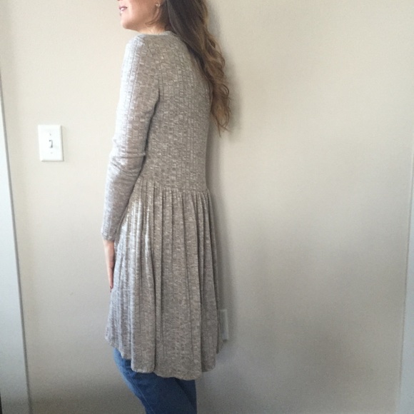 ✨SALE✨NWT  ribbed and shirred taupe cardigan - Picture 3 of 4