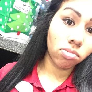 Meet your Posher, Mayra