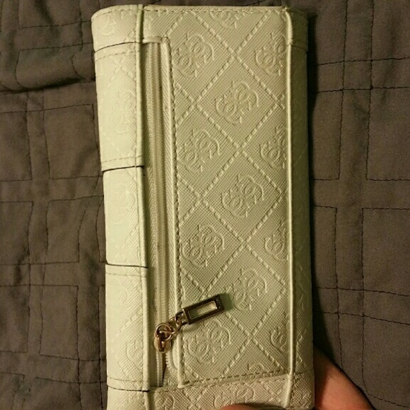 PRICE DROP!! Authentic Guess all white wallet! - Picture 2 of 4