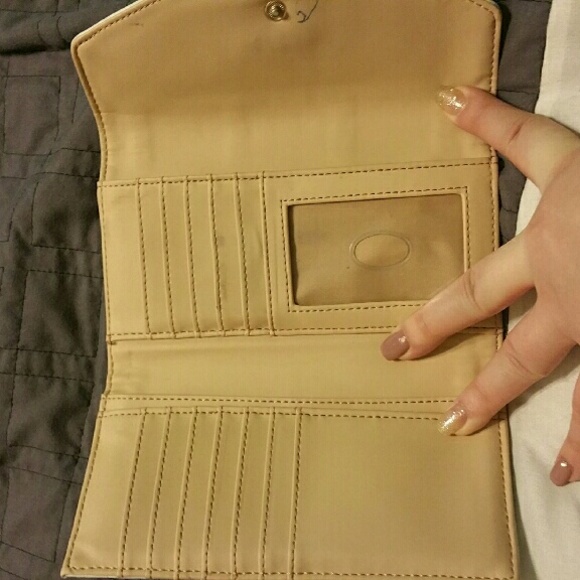 PRICE DROP!! Authentic Guess all white wallet! - Picture 3 of 4