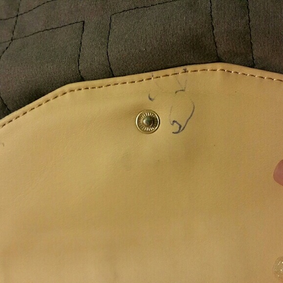 PRICE DROP!! Authentic Guess all white wallet! - Picture 4 of 4