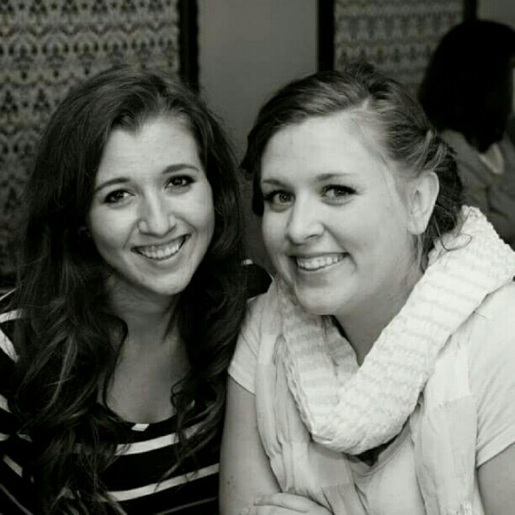 Meet your Posher, Stephanie - Picture 3 of 4