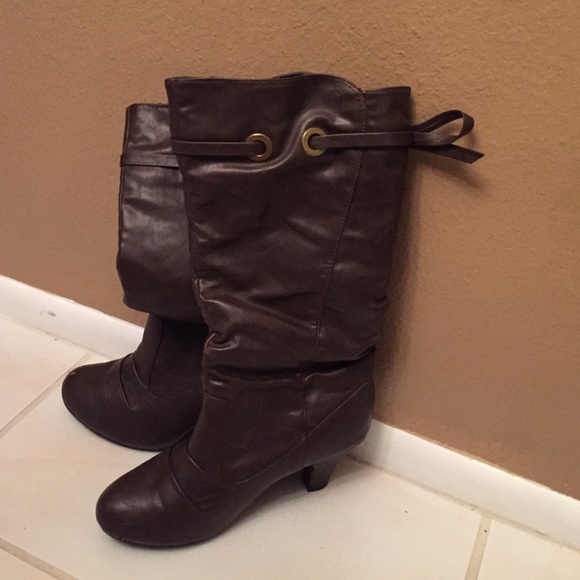 Brown boots - Picture 2 of 4