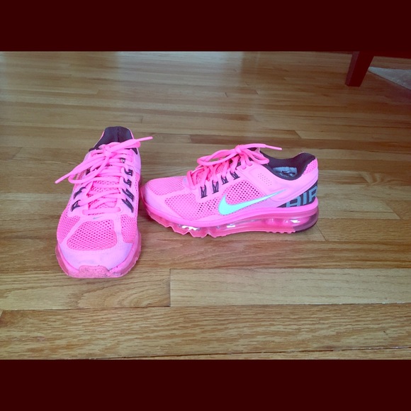 Nike Shoes - Nike Women's Air Max Running Shoe