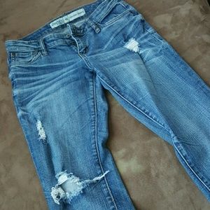 Very cute & comfortable skinny jeans with holes