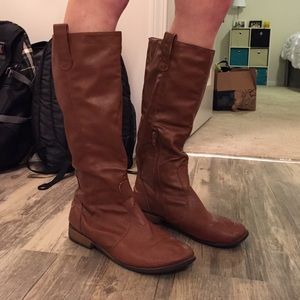 Brown riding boots, casual