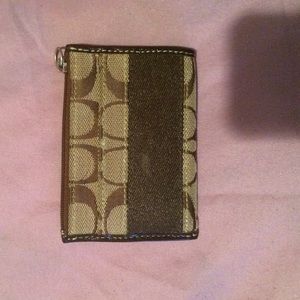 I have a very clean and gently used coach wristlet