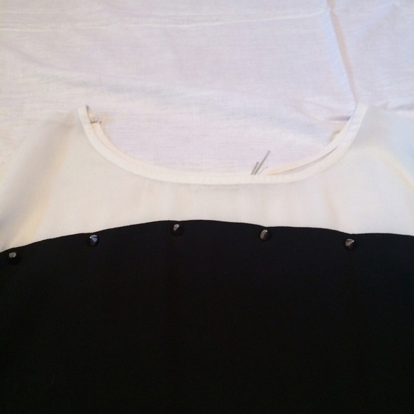 SOLD Chiffon Top - Picture 2 of 2