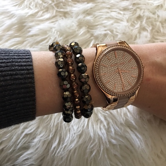 Bundle Hold for @youngerrhonda