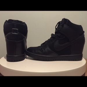 Nike Wedge Sneaker